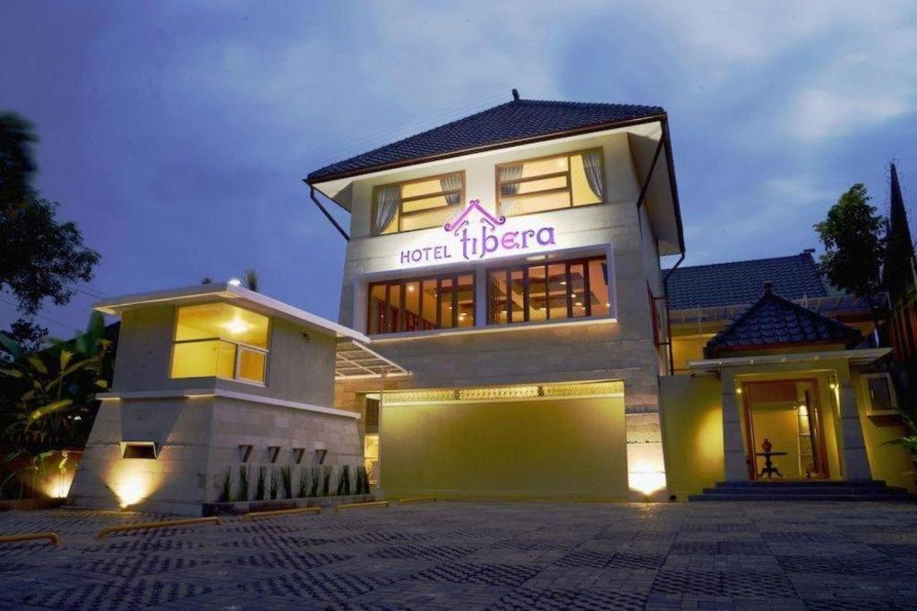 Hotel Tibera 2*